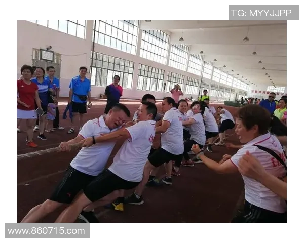 足球放火引发的热议与反思：运动激情与安全底线的碰撞